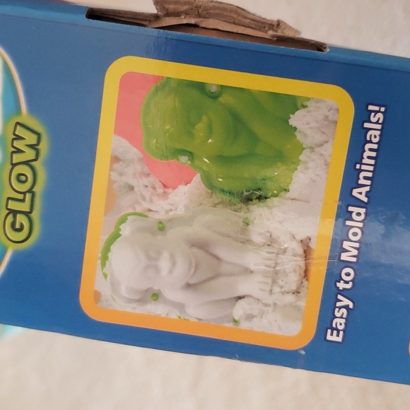 Sands Alive GLOW Explorer Set for kids 3+ - Picture 4 of 7